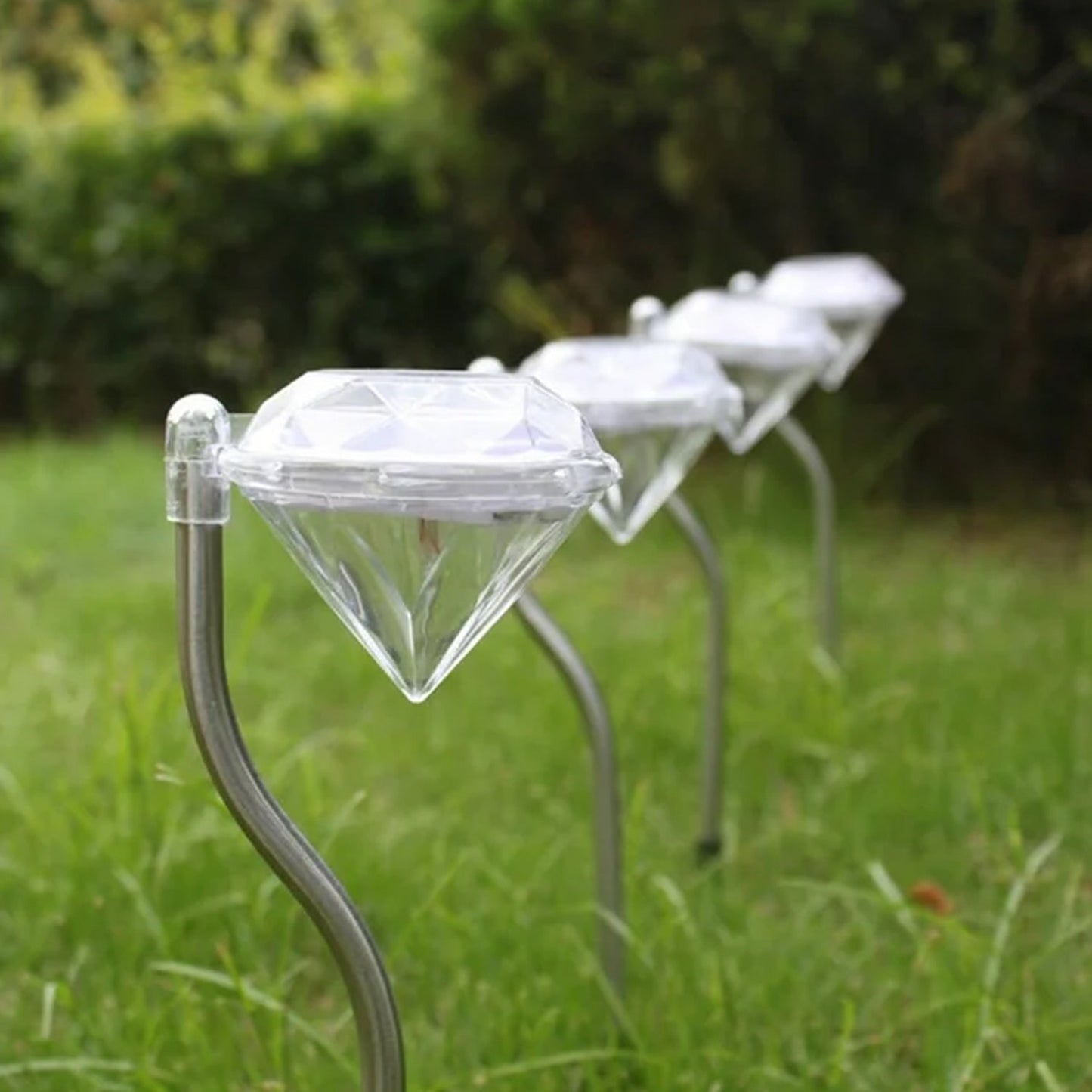 Diamond Shaped Solar Powered Outdoor Lights (4 Pcs Set)